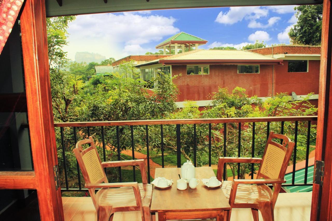 Green Hut Nature Resort Сигирия Экстерьер фото